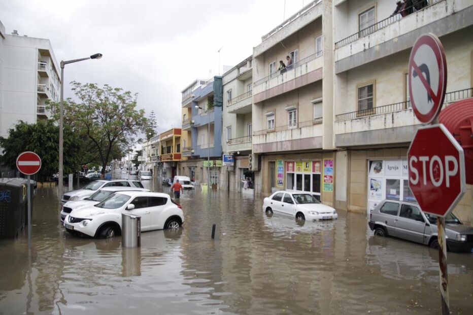 Loja do Cidadão de Faro, cheias, Agência para a Modernização Administrativa, Comando Distrital de Operações de Socorro, CDOS, autoridades locais