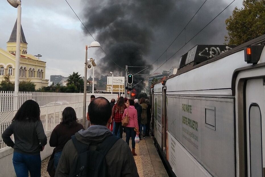 Tamariz, piscina, praia, Cascais, bar, fogo, incêndio