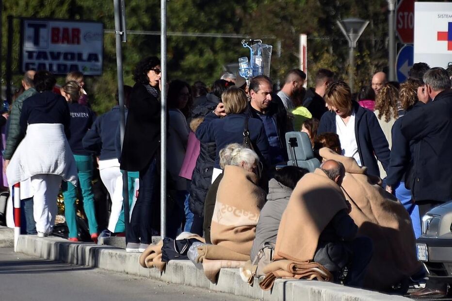 sismo, itália, terramoto, destruição, mortos, feridos, escombros, desalojados