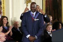 Barack Obama, homenagem, Medalha da Liberdade, Michael Jordan, Robert de Niro, Tom Hanks, Bill Gates