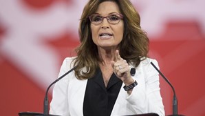 Sarah Palin janta em dois restaurantes após testar positivo à Covid-19 
