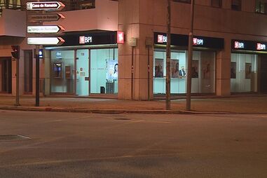 Ladrão com faca rouba 5 mil euros