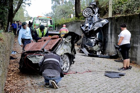 bmw, acidente, futebol, amigos, en105, mortos