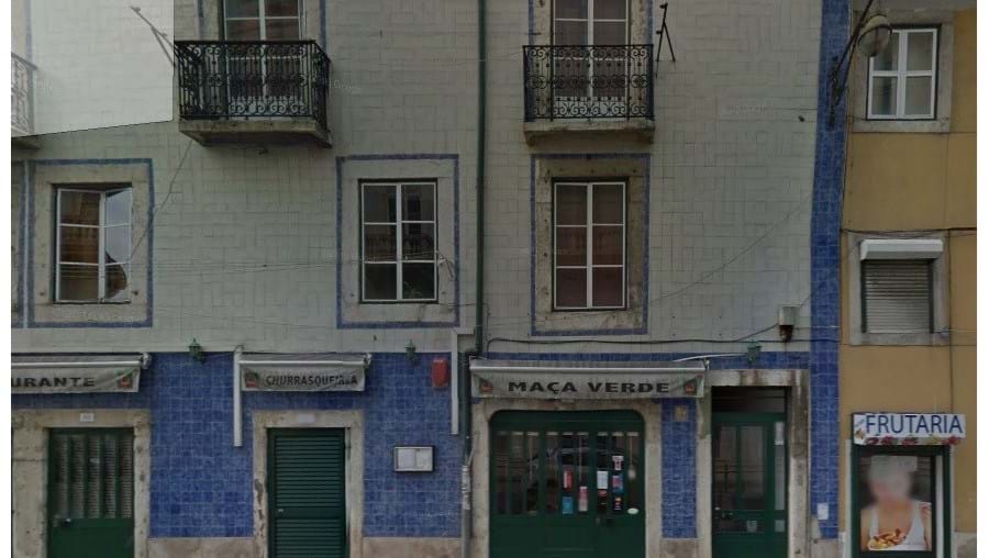 Maçã Verde is located on the historic neighborhood of Alfama, near the iconic train station of Santa Apolónia