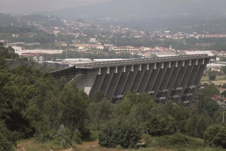 Estádio Municipal de Braga, inaugurado em 2003, é uma obra do arquiteto Eduardo Souto Moura