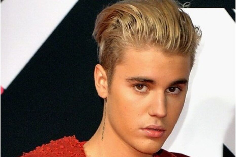 Justin Bieber, Keith Casey, The Irish Independent, fã, polémica