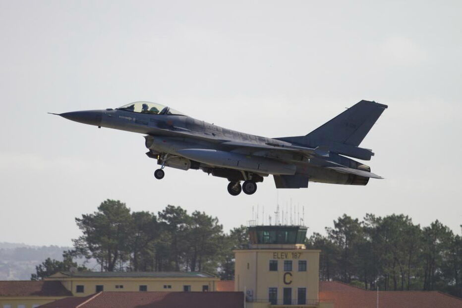 f-16, avião caça força aérea monte real