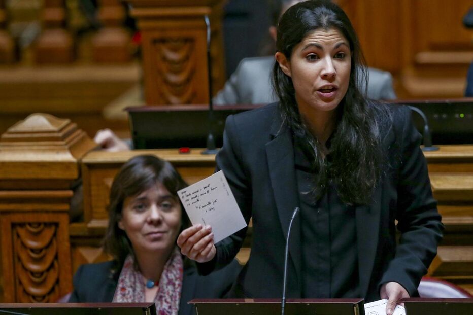 BE, Bloco de Esquerda, excedente orçamental, dívida, Orçamento do Estado, Mariana Mortágua, Mário Centeno, economia, negócios e finanças, macroeconomia