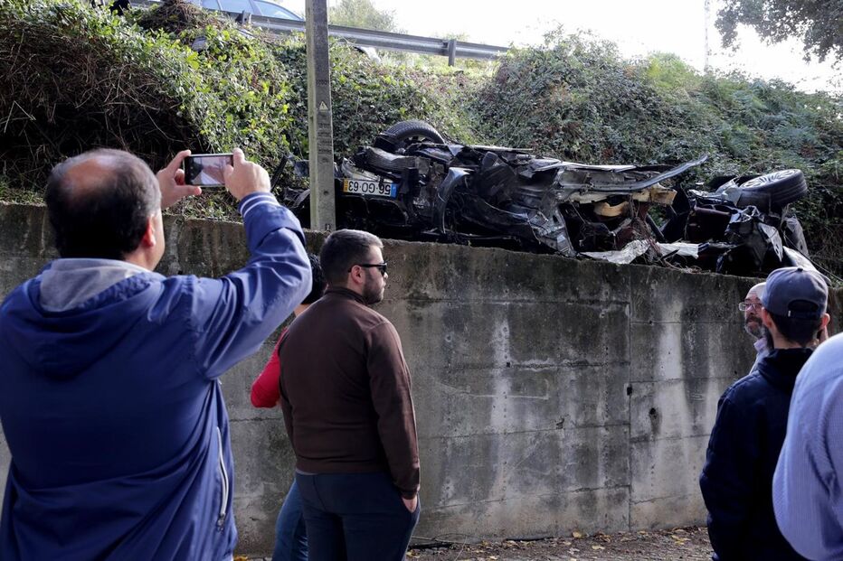 bmw, acidente, futebol, amigos, en105, mortos