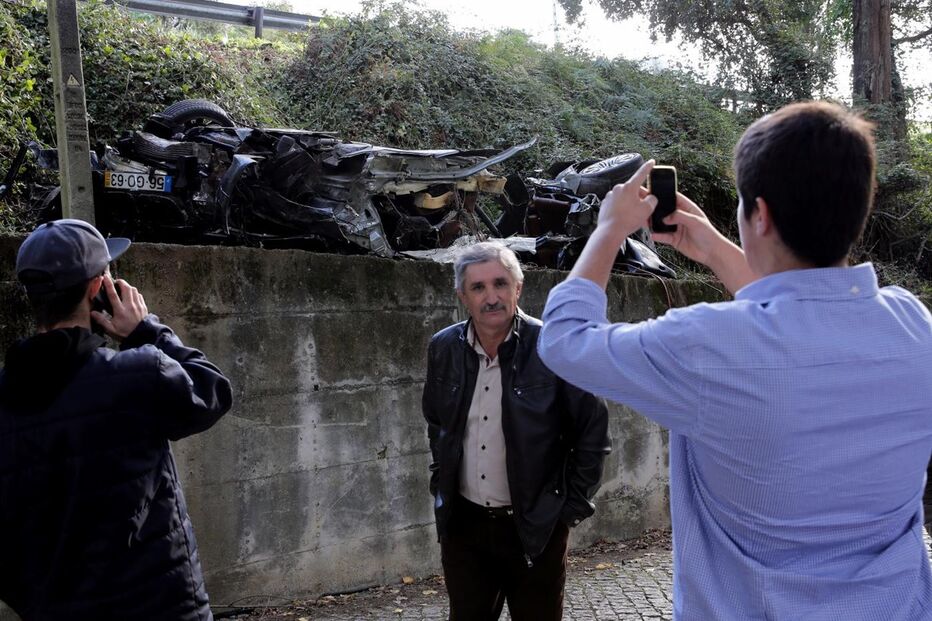 bmw, acidente, futebol, amigos, en105, mortos