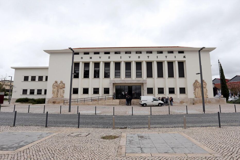 Tribunal de Santarém, Procuradoria da Comarca de Santarém, Ministério Público, assaltos, carrinhas, tabaco, Camarate, Loures, Abrantes, crime, lei e justiça