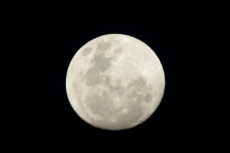 14-11-2016_12_33_33 lua sidney.jpg