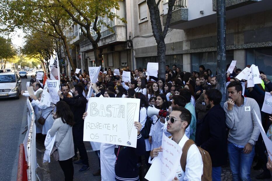 Ministério da Saúde, Lisboa, Sindicato Nacional dos Técnicos Superiores, Terapêutica, Almerindo Rego, PCP, Carla Cruz, Governo, Serviço Nacional de Saúde, SNS, saúde, profissionais de saúde, sindicatos da saúde, trabalho