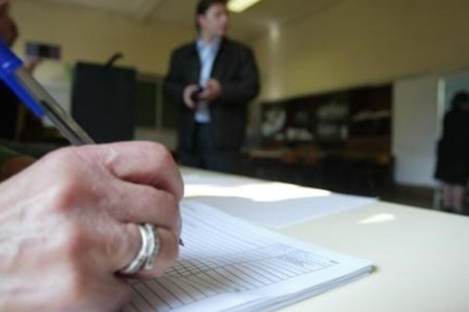 Acordo Ortográfico, Associação Nacional de Professores de Português, Supremo Tribunal Administrativo, Lisboa, Conselho de Ministros, Facebook, Artur Magalhães Mateus, XVIII Governo Constitucional, José Sócrates, Tribunal Constitucional, Portugal, Presidente da República, Angola, Moçambique, questões sociais, política