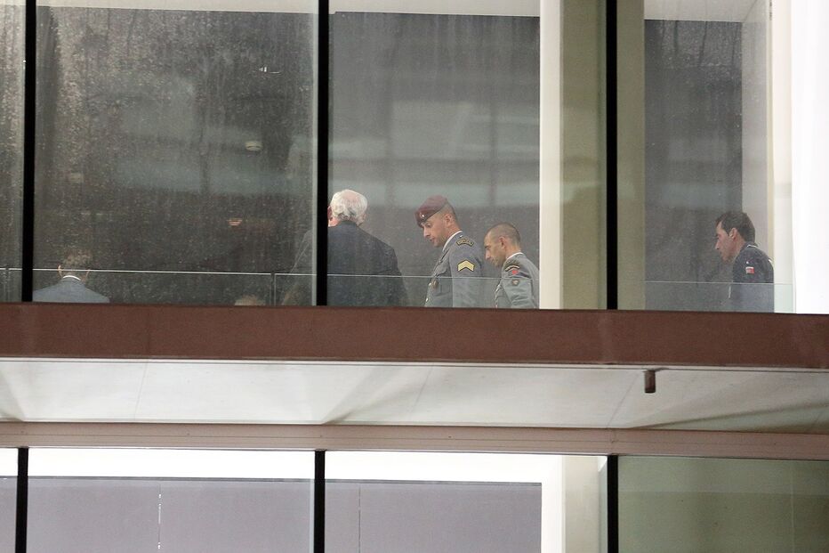 PJ Militar busca SMS  e fotos de instrutores