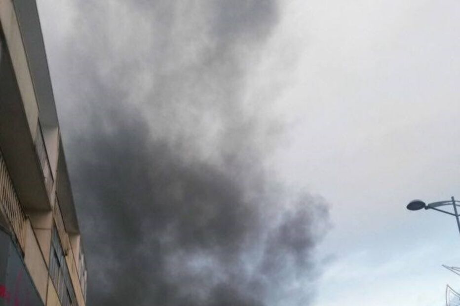 Incêndio, lixeira, Amadora, bombeiros