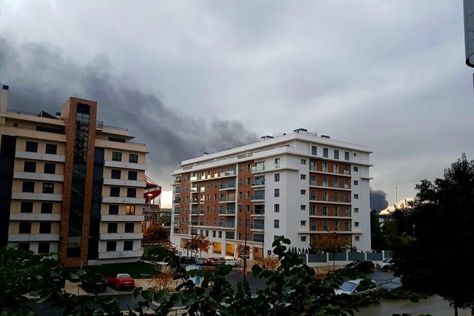 Incêndio, lixeira, Amadora, bombeiros