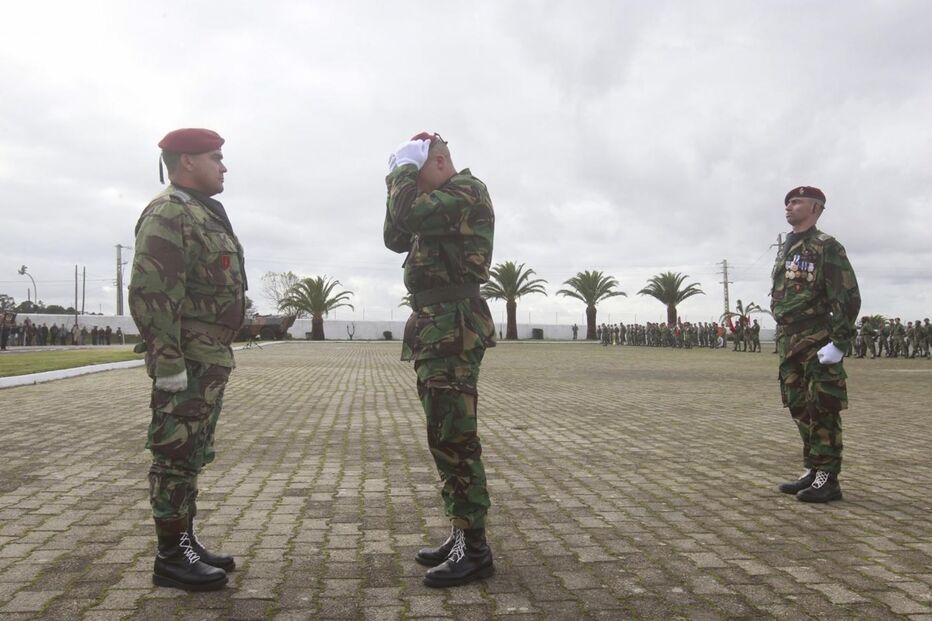 Cerimónia de imposição da boina vermelha aconteceu no quartel da Serra da Carregueira