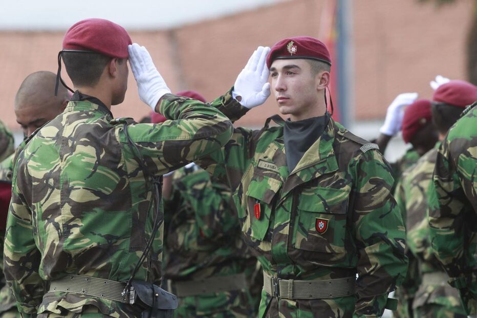 Cerimónia de imposição da boina vermelha aconteceu no quartel da Serra da Carregueira