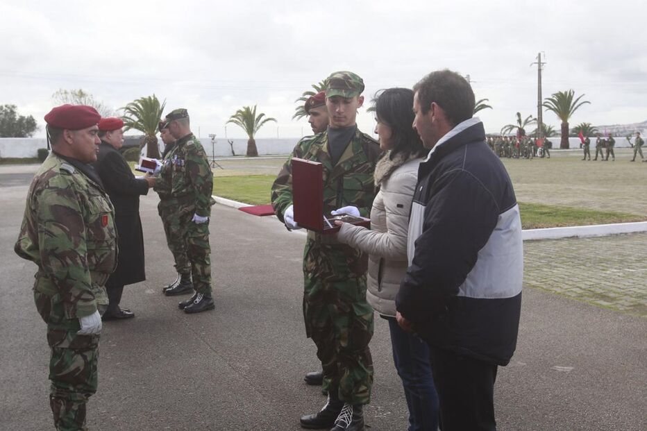 Cerimónia de imposição da boina vermelha aconteceu no quartel da Serra da Carregueira