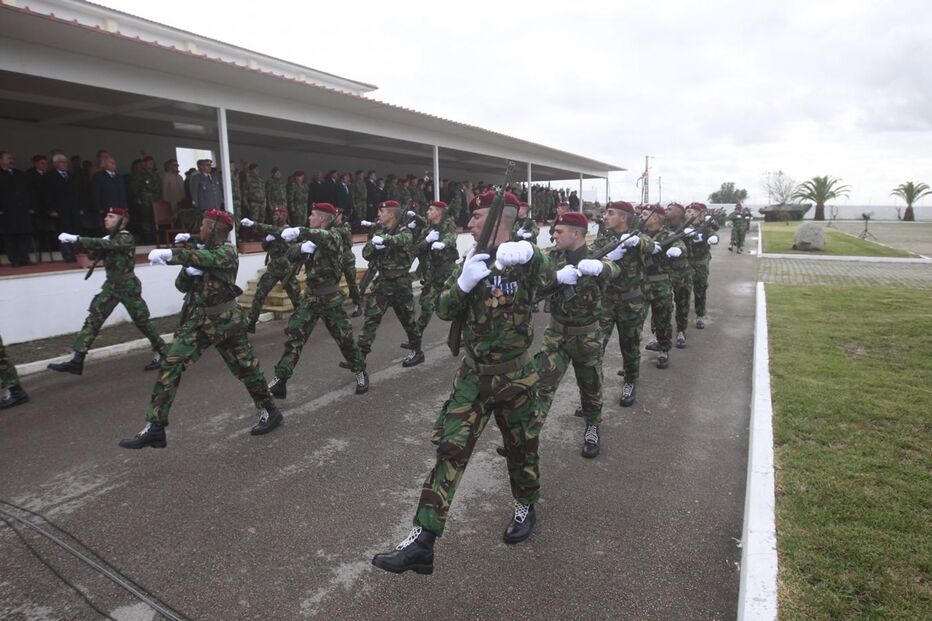 Cerimónia de imposição da boina vermelha aconteceu no quartel da Serra da Carregueira