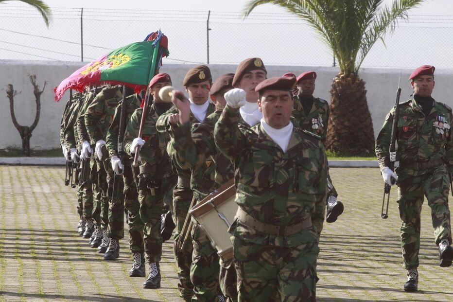 Cerimónia de imposição da boina vermelha aconteceu no quartel da Serra da Carregueira
