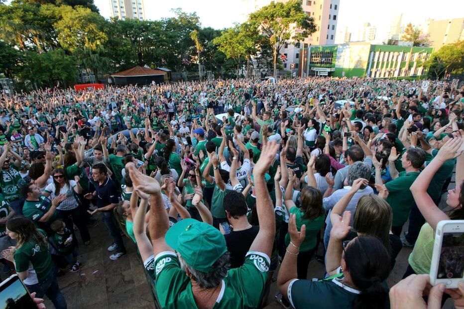 Chapecó, Brasil, Carla Vilembrini, Santo António, Santa Catarina, Argentina, Arena Condá, Cecilio Hans, Medellín, Colômbia, Chapecoense, Taça, Atletico Nacional, Lisboa, economia, negócios e finanças, transportes