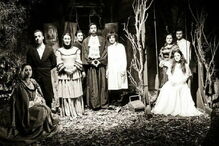 O outro lado da história de Alice chega ao teatro