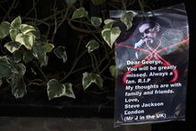 Fãs prestam homenagem a George Michael