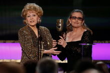 Debbie Reynolds, 84 anos, morreu vítima de um AVC um dia depois da filha, Carrie Fisher