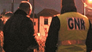 Fuzileiro armado detido por segurança ilegal em discoteca