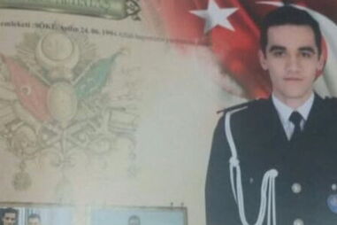 O momento em que o embaixador russo é assassinado