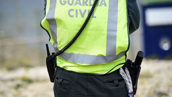 Taxista de Elvas agredido com faca no pescoço por passageiro que levou até Espanha