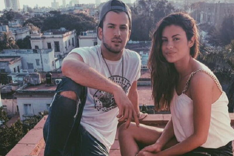 David Carreira Beija Carolina Loureiro Em Palco Famosos Correio Da Manha