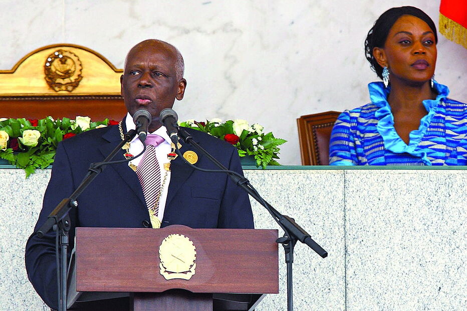 Eduardo dos Santos, Angola