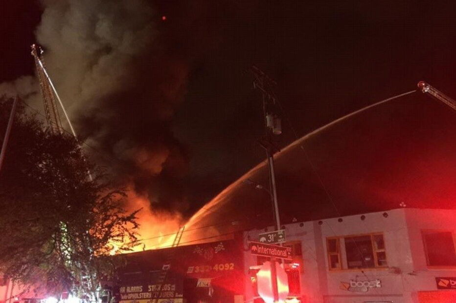 Incêndio mortal em festa num armazém dos EUA