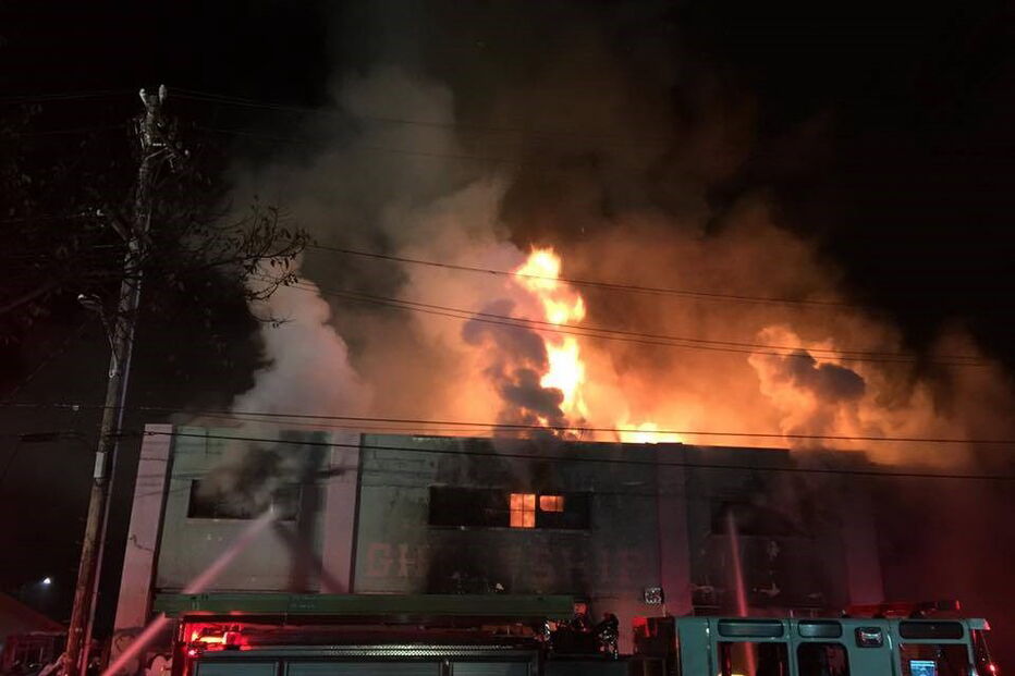 Incêndio mortal em festa num armazém dos EUA