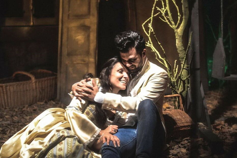 O outro lado da história de Alice chega ao teatro