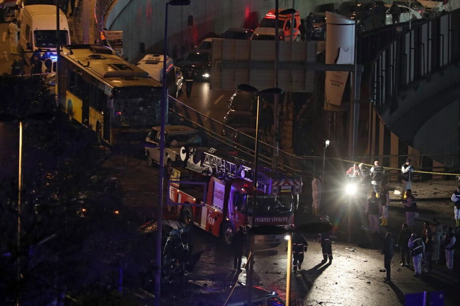 Duas explosões em Istambul fazem 13 mortos