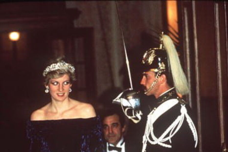 14-12-2016_12_49_52 princesa diana vestido.jpg