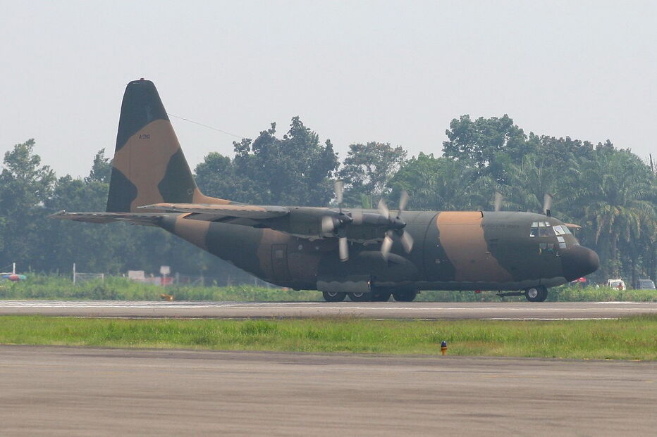 Indonésia Hercules C-130, Agus Supriatna, oficial da Força Aérea, acidentes e desastres, acidentes de transporte, acidente aéreo