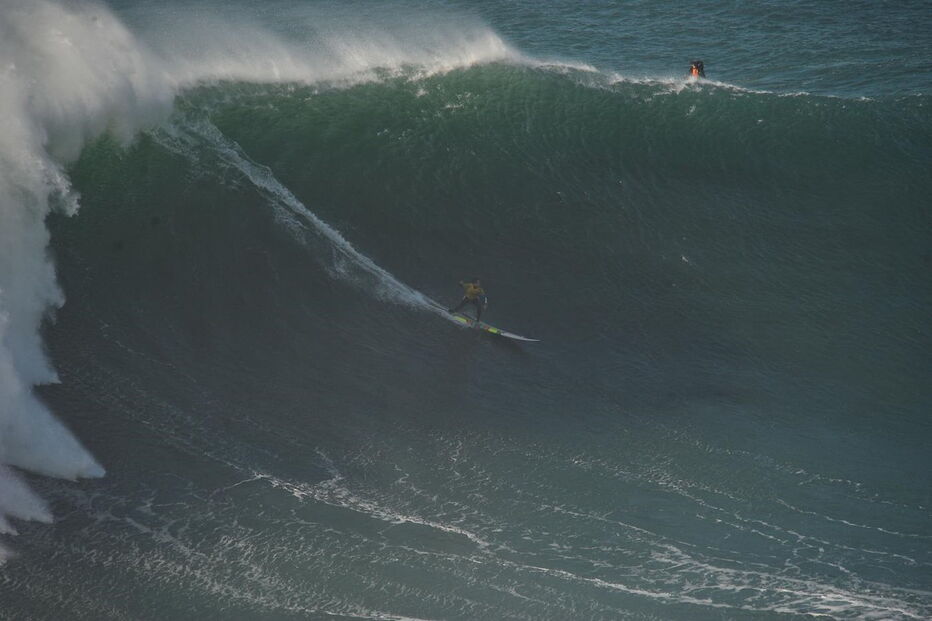 Especialistas em ondas gigantes competiram nas vagas da Nazaré