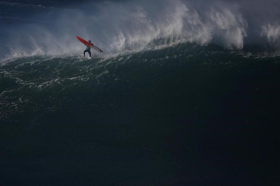 Especialistas em ondas gigantes competiram nas vagas da Nazaré