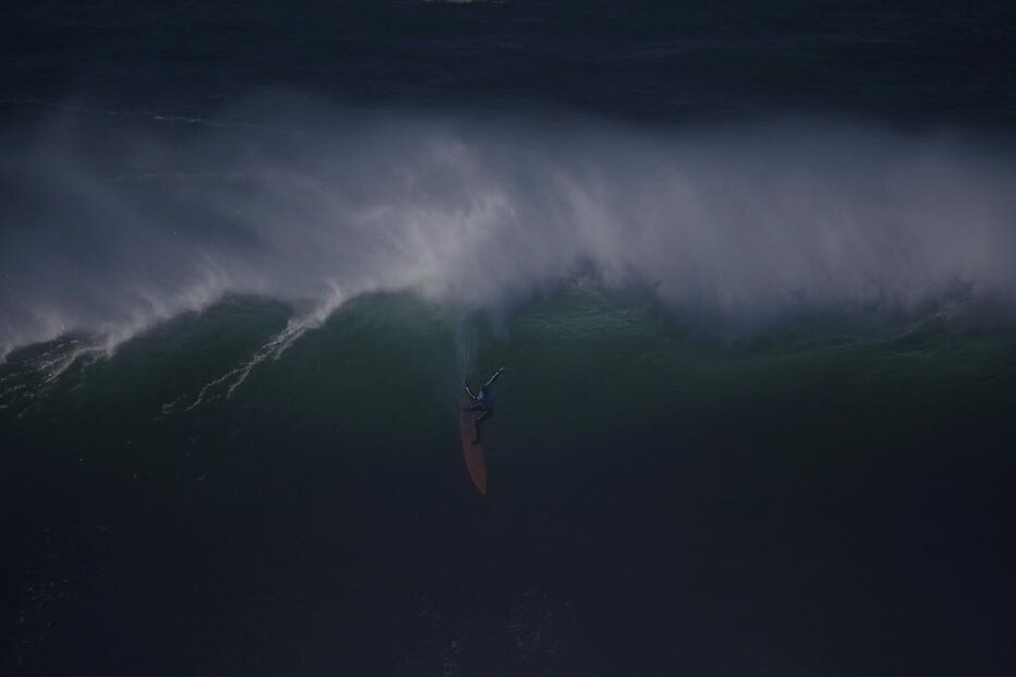 Especialistas em ondas gigantes competiram nas vagas da Nazaré