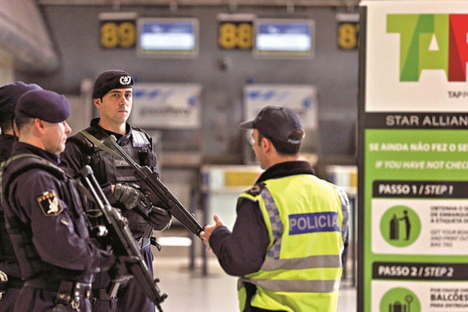 ministra da Administração Interna, Constança Urbano de Sousa, Portugal, Berlim, posto da GNR de Porto de Mós, Natal, política, economia, negócios e finanças, tecnologias de informação, segurança, defesa, governo (sistema)