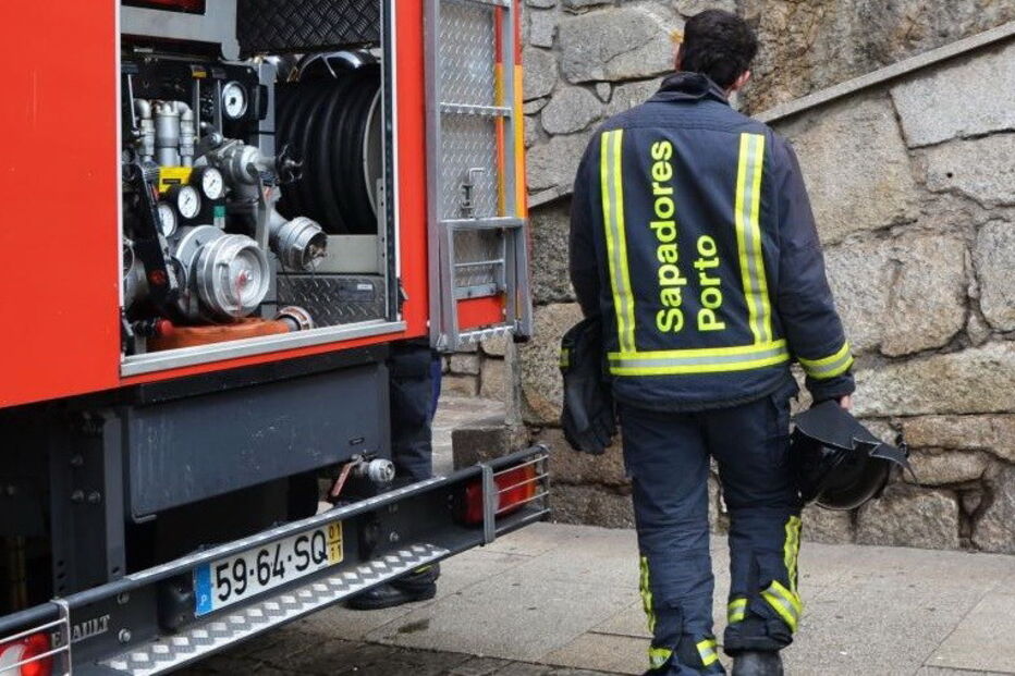 Prédio, avião, bombeiros, INEM