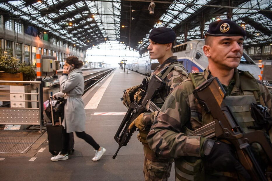 soldados, frança, segurança, gare de Lyon, comboios, estação, terrorismo