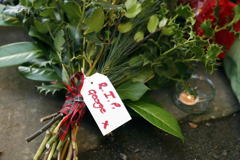 Fãs prestam homenagem a George Michael