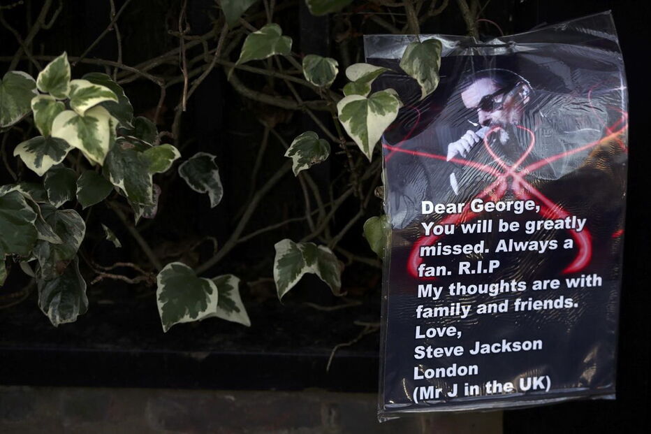 Fãs prestam homenagem a George Michael