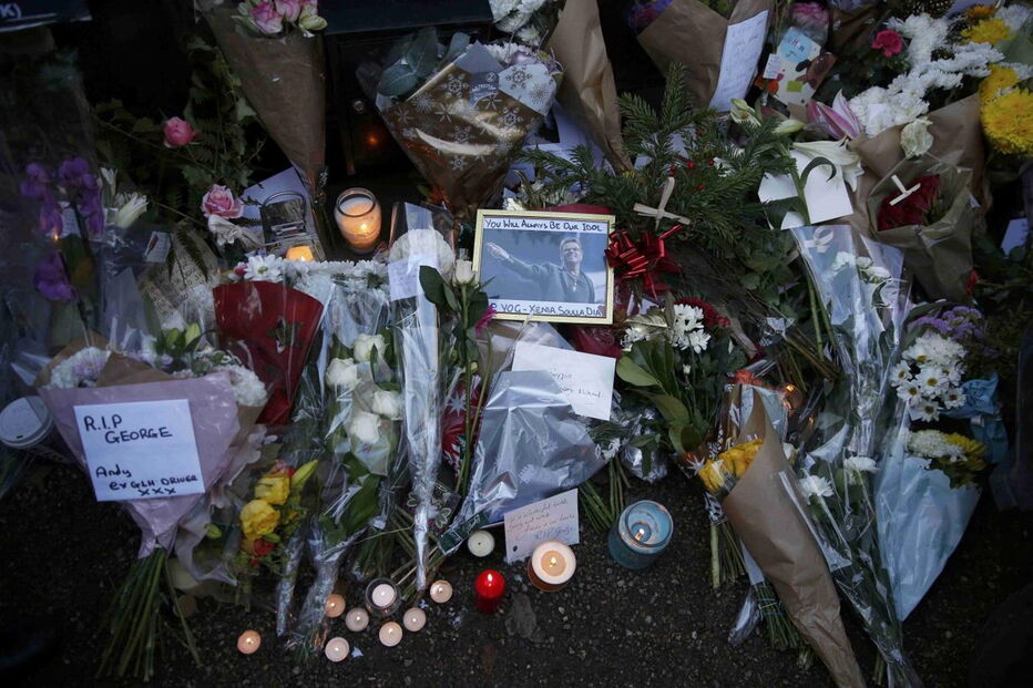 Fãs prestam homenagem a George Michael